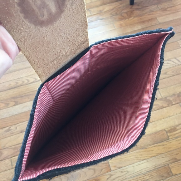 Leather clasp closures Felt laptop bag case grey black outside Red stripe inside - Picture 6 of 7